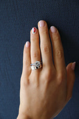 Knife Edge Solitaire Round Cut Engagement ring