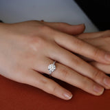 Round cut with tapered Baguette side stones