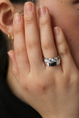 Round Brilliant cut trilogy engagement ring