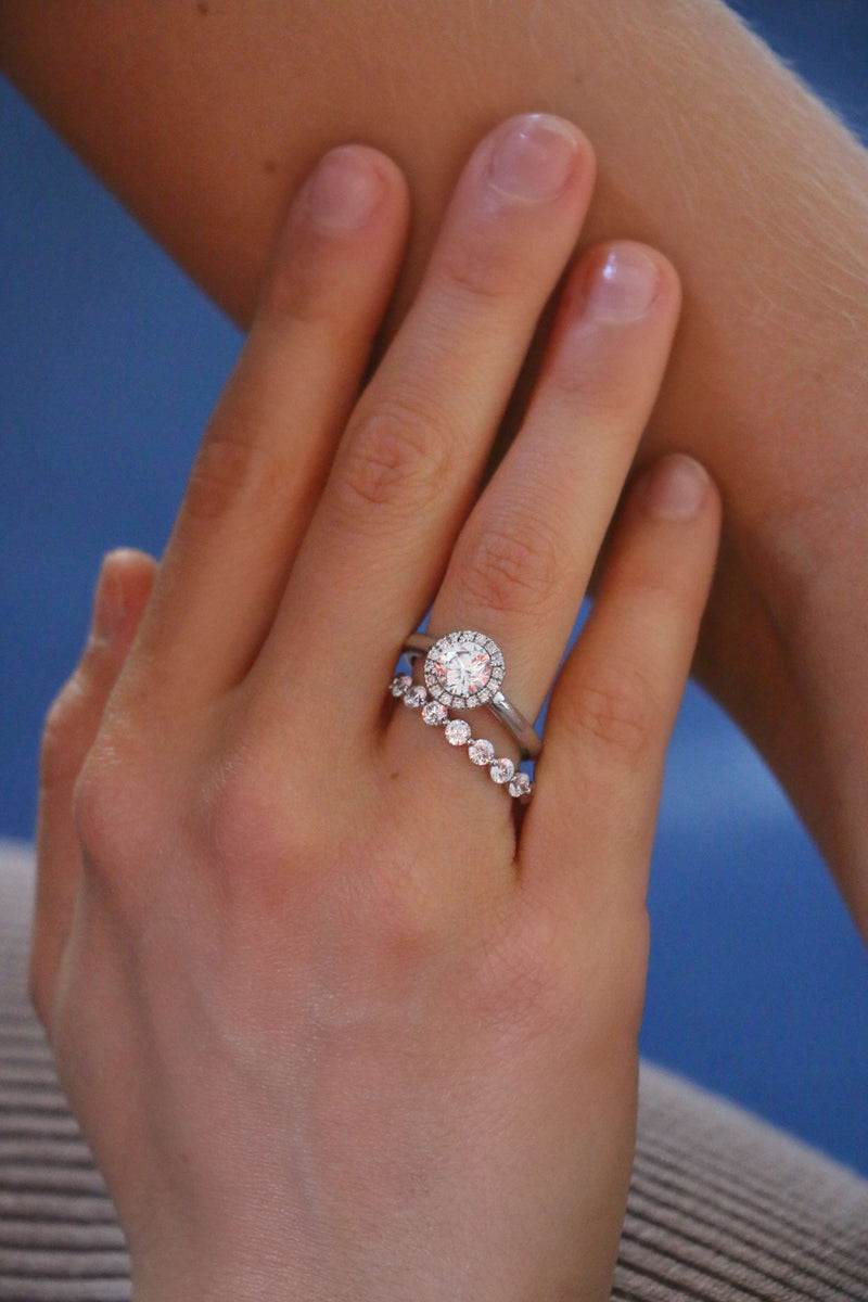 Round Cut With Halo Plain Band Engagement Ring. Deltora Diamonds Sustainable Lab Diamond Bridal Jewellery.
