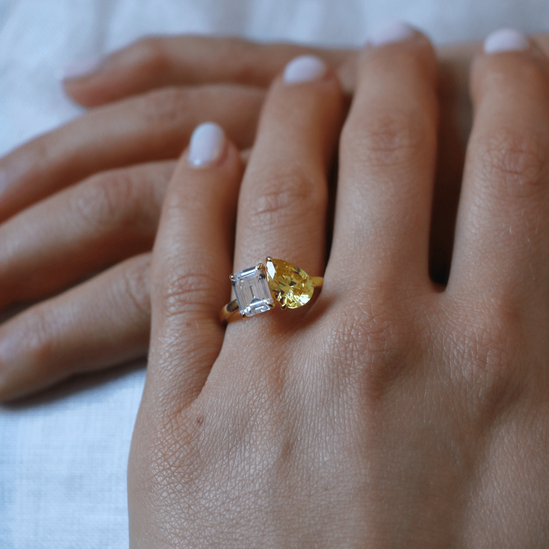 Diamond ring with two sapphires deals