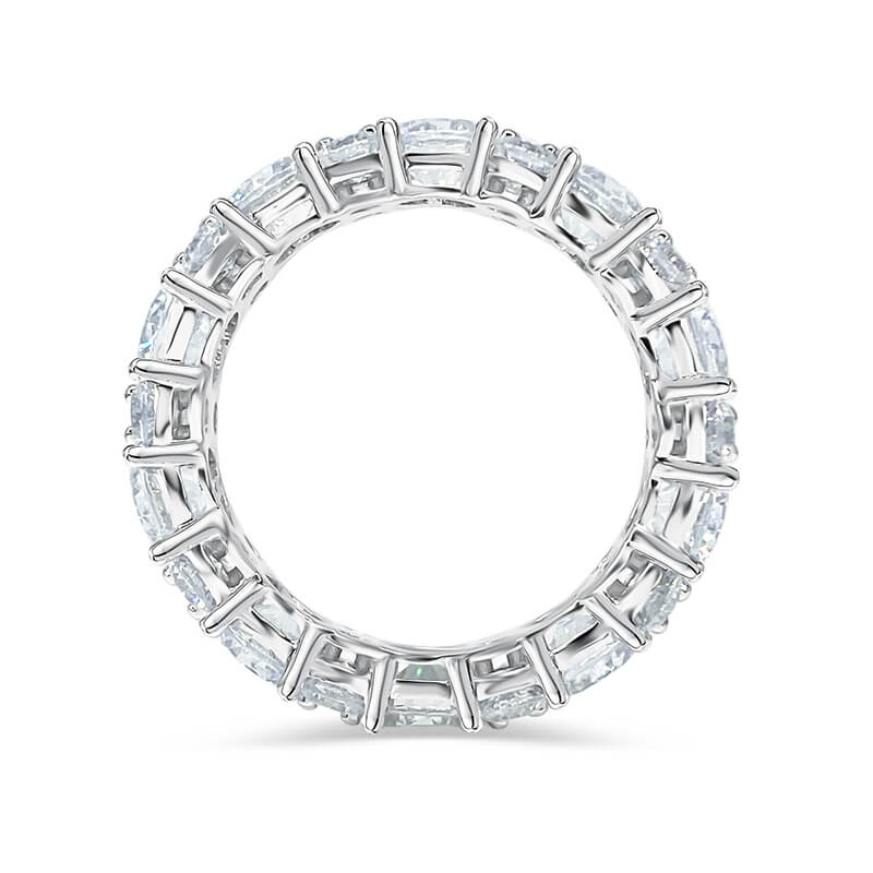 Deltora Diamonds Round Maxi Cluster Diamond Eternity Band made with sustainable lab diamonds.